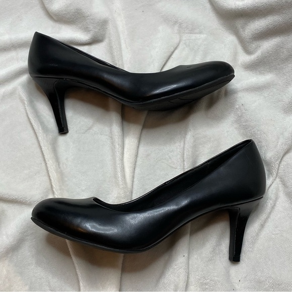 Comfort Plus by Predictions Classic Black Pumps - Picture 4 of 10